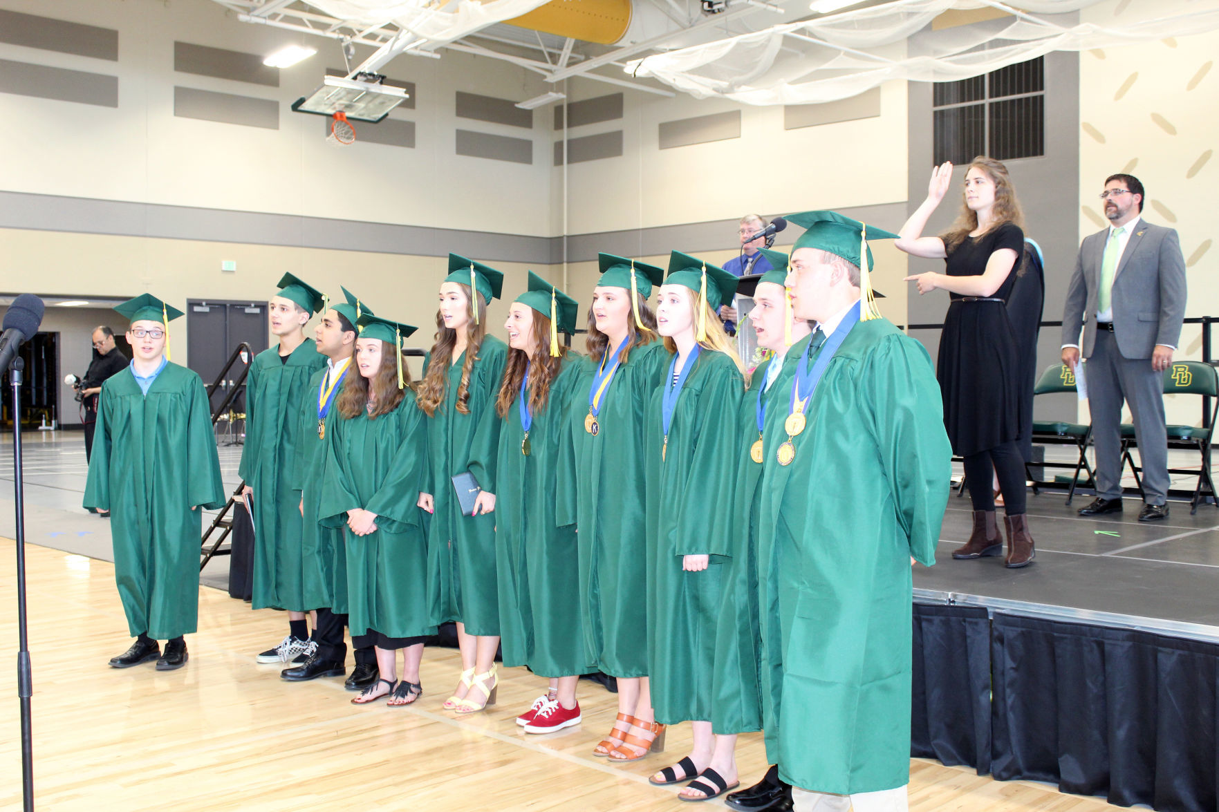 060219-ctzn-news-bd-grad135.jpg